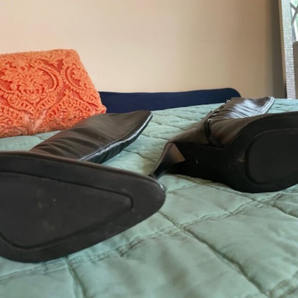 BLACK KNEE HIGH LEATHER BOOTS - Picture 2 of 3